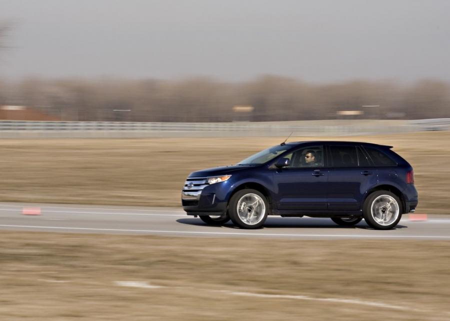  Ford Edge Sport 2011 года  (фото 19 из 65)